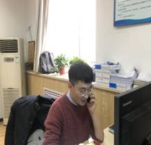 新黄金城667733侯勇老师和受资助学生家庭2